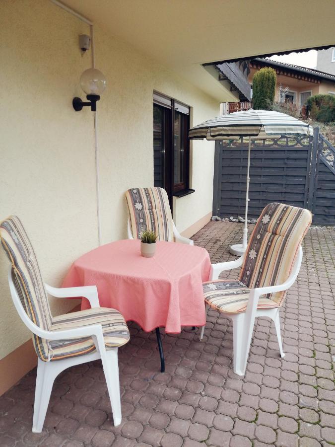 Ebenerdige Ferienwohnung Mit Grosser Terrasse In Der Naehe Des Waldes, Zum Wohlfuehlen Schoneck Luaran gambar