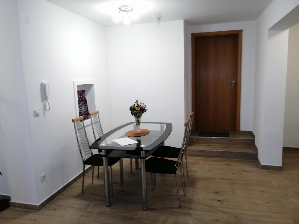 Ebenerdige Ferienwohnung Mit Grosser Terrasse In Der Naehe Des Waldes, Zum Wohlfuehlen Schoneck Luaran gambar